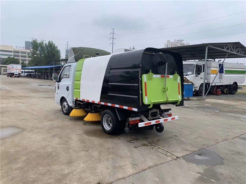 國六2.5方塵箱 0.5方水箱 藍牌東風(fēng)掃路車