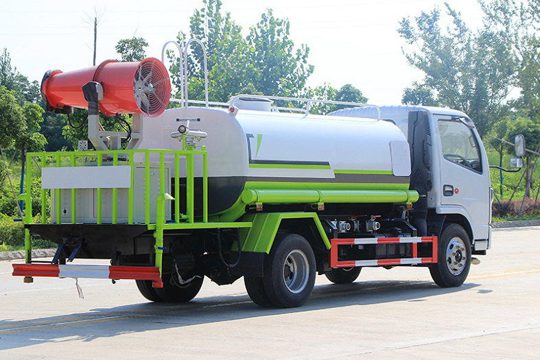 東風(fēng)小多利卡5噸噴霧灑水車/30米-40米霧炮