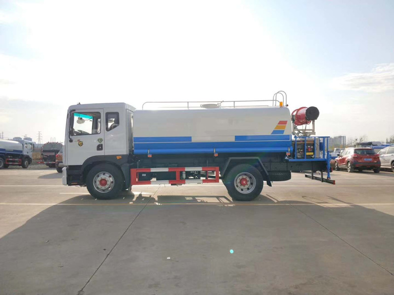 國(guó)六東風(fēng)D9 15方噴霧車