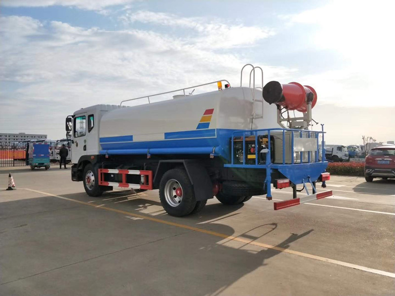 國(guó)六東風(fēng)D9 15方噴霧車