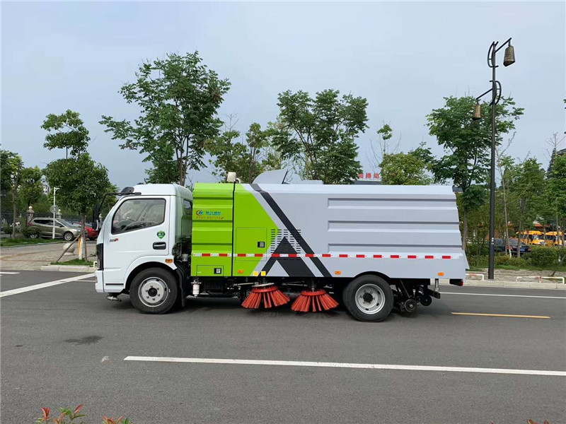 國六東風(fēng)多利卡D7 掃路車